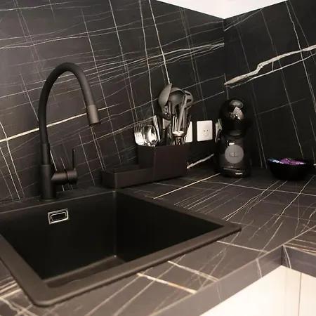 Proche Des Celebres Puces De 4p Apartament *