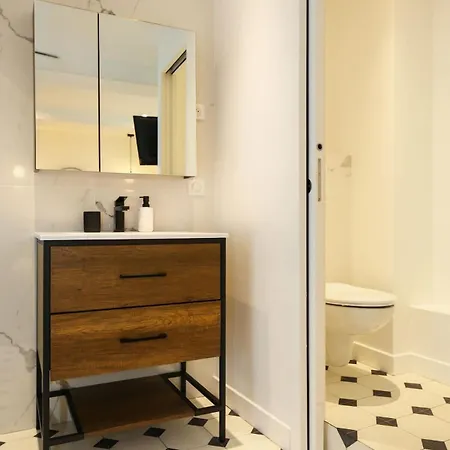 Apartament Proche Des Celebres Puces De 4p *