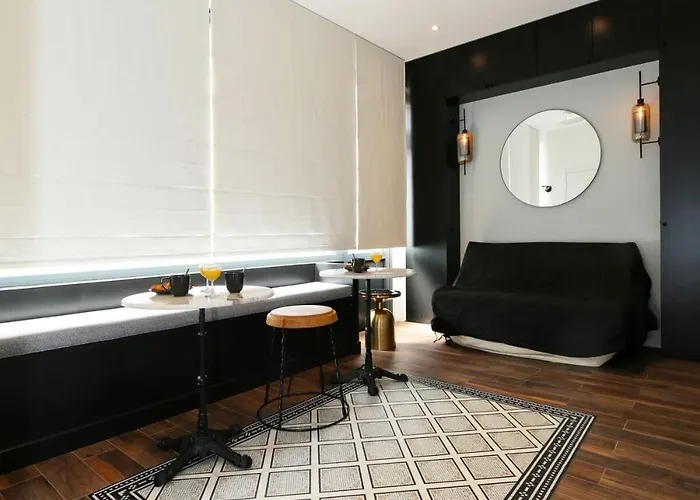 Proche Des Celebres Puces De 4p Paris