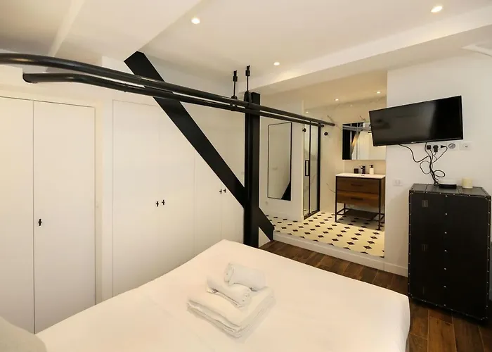 Proche Des Celebres Puces De 4p Apartamento *